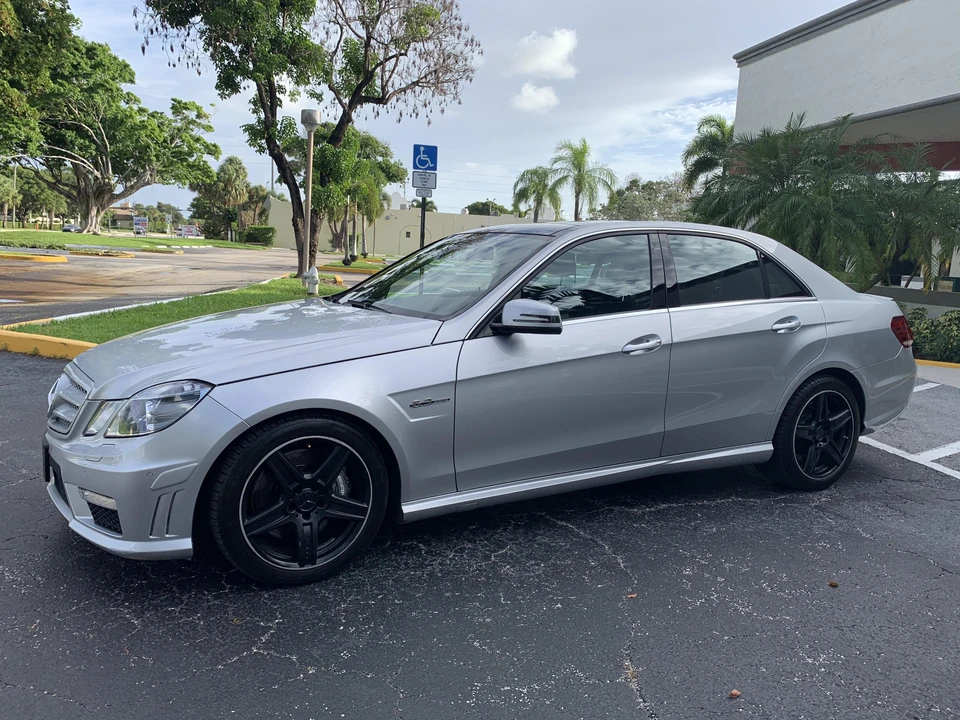 2010 Mercedes-Benz W212 E 63 AMG - Image 11 of 31