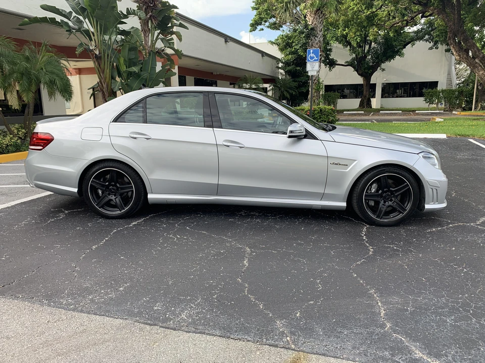 2010 Mercedes-Benz W212 E 63 AMG - Image 25 of 31
