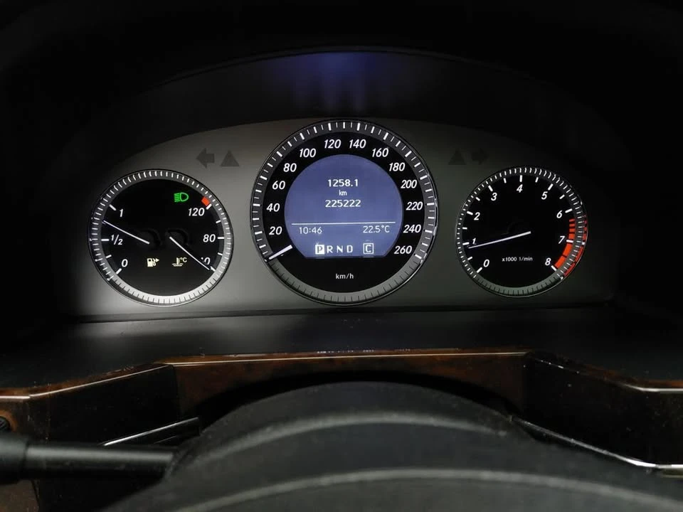 2010 Mercedes-Benz GLK-Class - Image 8 of 10