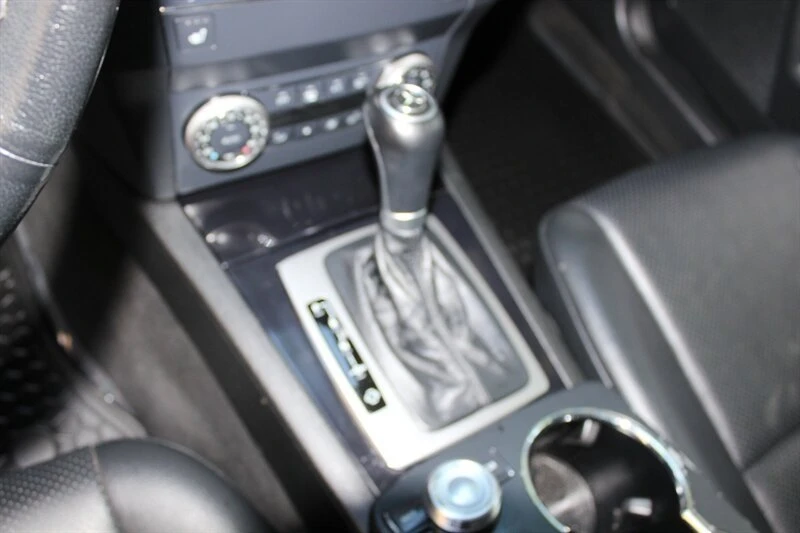 2010 Mercedes-Benz GLK-Class - Image 12 of 20
