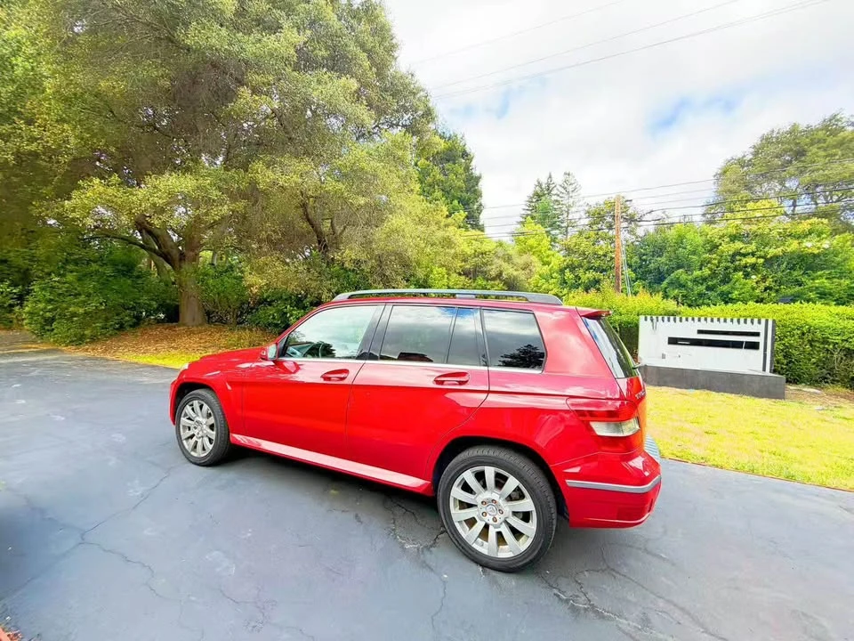 2010 Mercedes-Benz GLK-Class - Image 2 of 10