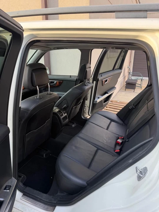 2010 Mercedes-Benz GLK-Class - Image 9 of 12