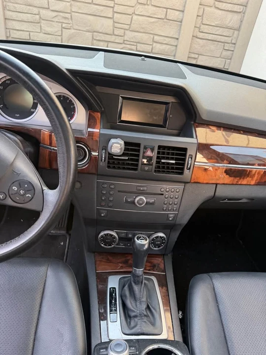 2010 Mercedes-Benz GLK-Class - Image 10 of 12