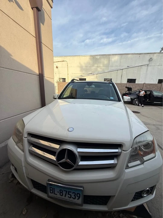 2010 Mercedes-Benz GLK-Class - Image 5 of 12