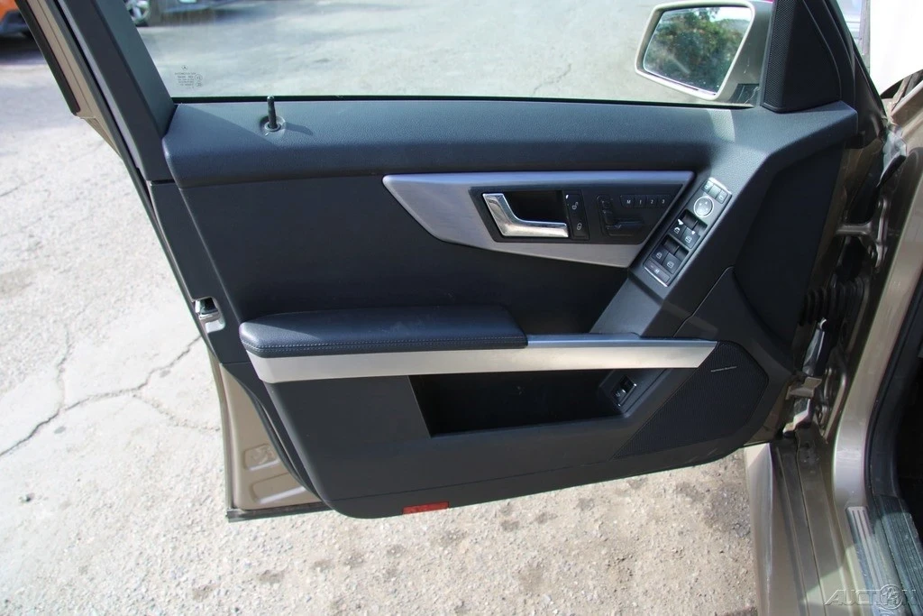 2010 Mercedes-Benz GLK-Class - Image 11 of 21