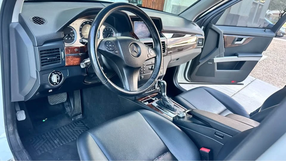 2010 Mercedes-Benz GLK-Class - Image 9 of 10