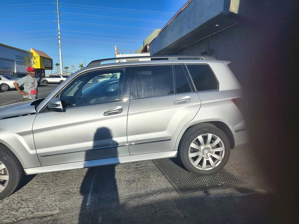 2010 Mercedes-Benz GLK-Class - Image 2 of 3
