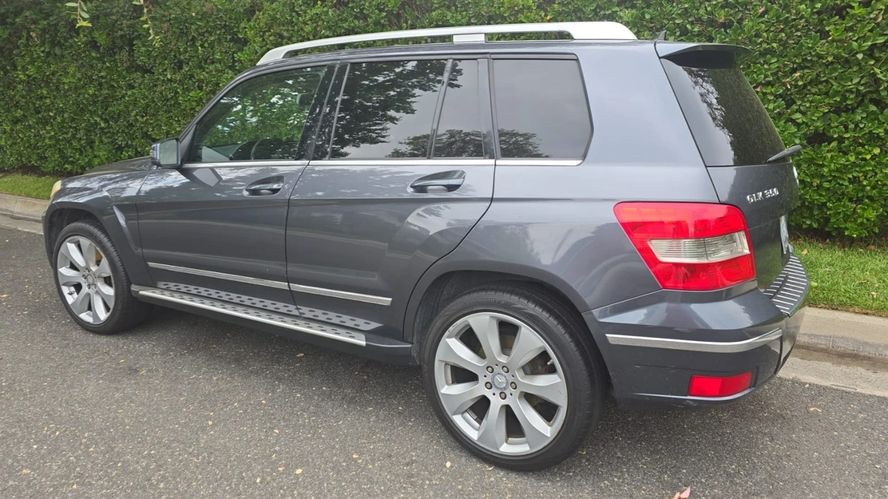2010 Mercedes-Benz GLK-Class - Image 2 of 3