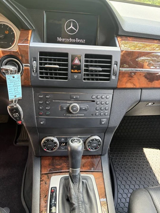 2010 Mercedes-Benz GLK-Class - Image 9 of 14