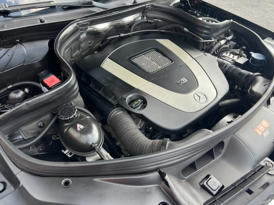 2010 Mercedes-Benz GLK-Class - Image 9 of 10