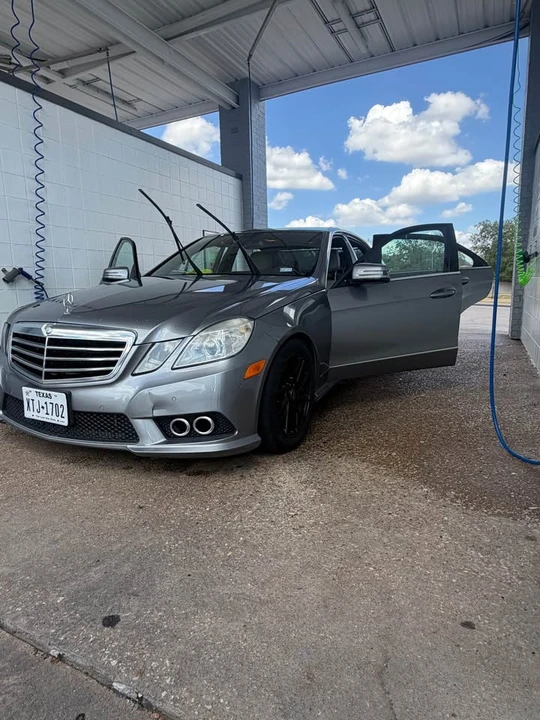 2010 Mercedes-Benz EQE - Image 5 of 17