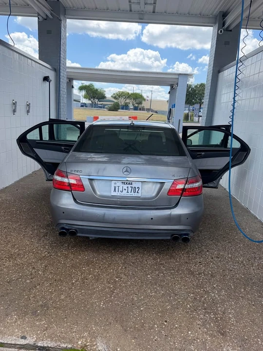 2010 Mercedes-Benz EQE - Image 10 of 17