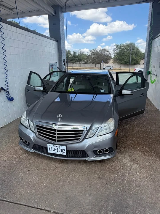2010 Mercedes-Benz EQE - Image 6 of 17