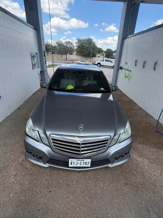 2010 Mercedes-Benz EQE - Image 2 of 17