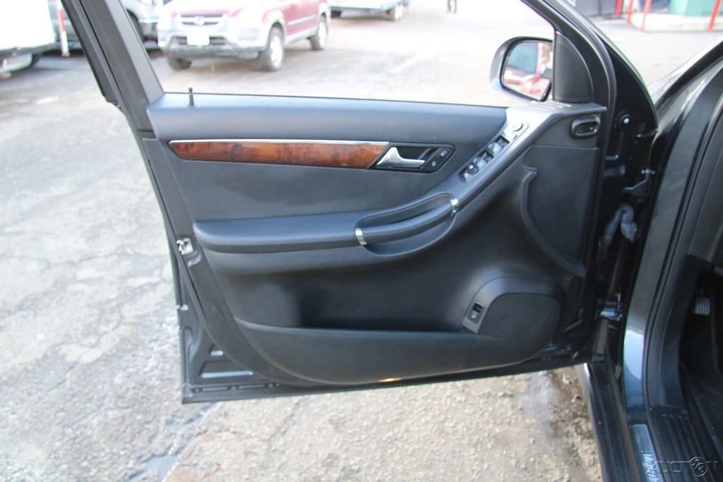 2010 Mercedes-Benz W251 R-Class - Image 12 of 21