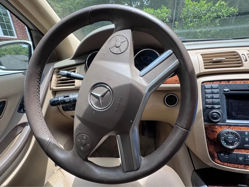 2010 Mercedes-Benz W251 R-Class - Image 13 of 19