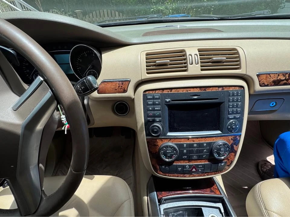 2010 Mercedes-Benz W251 R-Class - Image 14 of 19