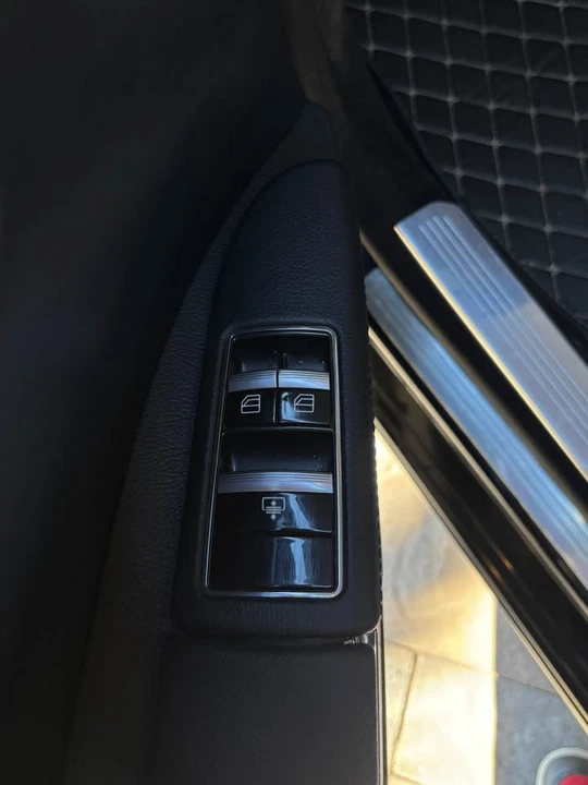 2010 Mercedes-Benz W221 S-Class - Image 8 of 12