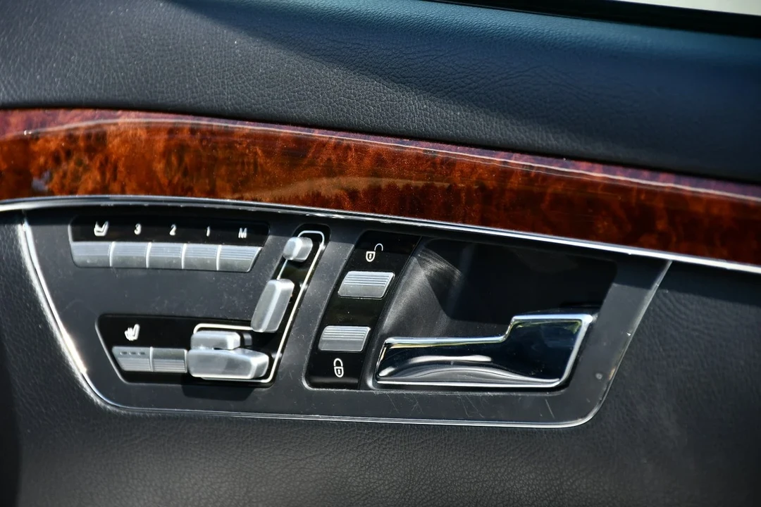 2010 Mercedes-Benz W221 S-Class - Image 11 of 30