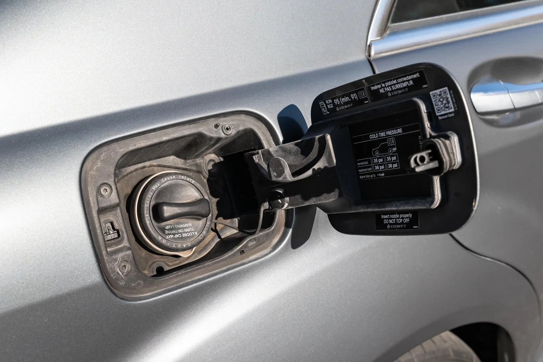 2010 Mercedes-Benz W221 S-Class - Image 28 of 31