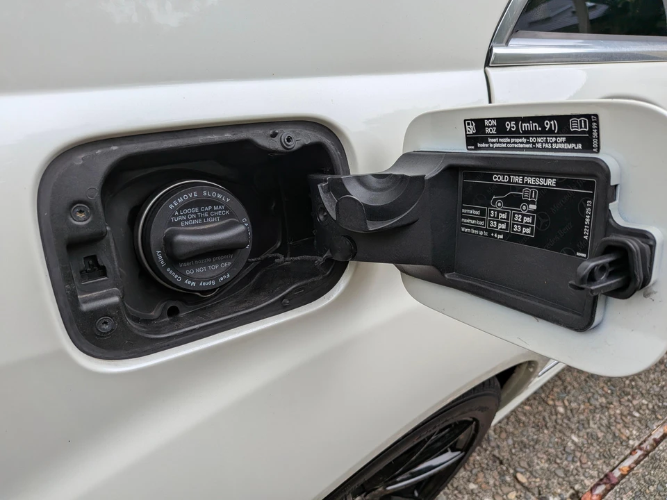 2010 Mercedes-Benz W221 S-Class - Image 22 of 31