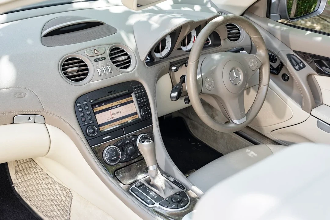 2010 Mercedes-Benz R230 SL-Class - Image 3 of 30