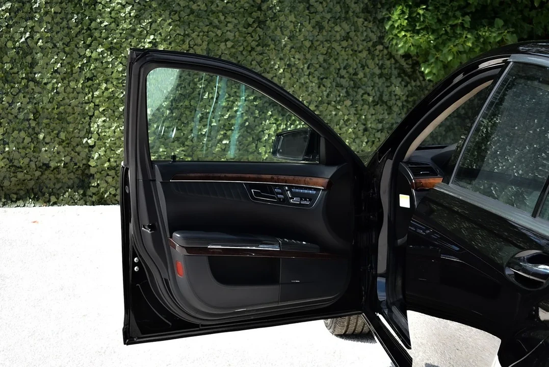 2010 Mercedes-Benz W221 S-Class - Image 13 of 31