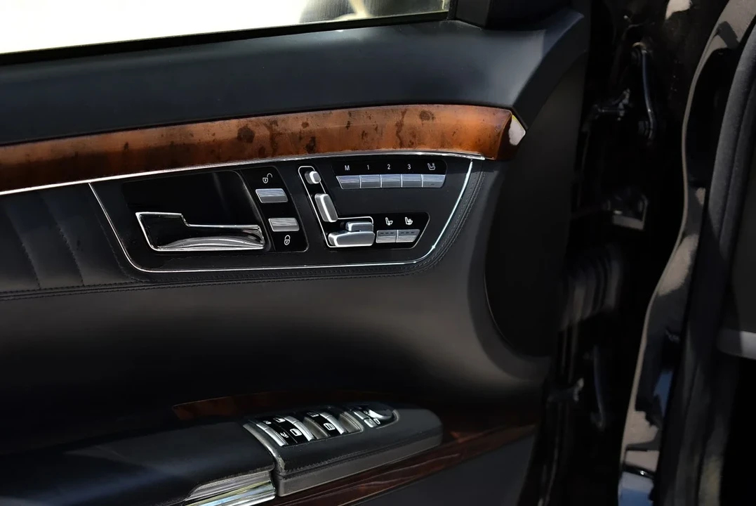 2010 Mercedes-Benz W221 S-Class - Image 14 of 31