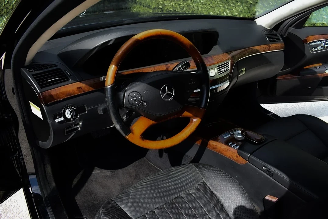 2010 Mercedes-Benz W221 S-Class - Image 17 of 31