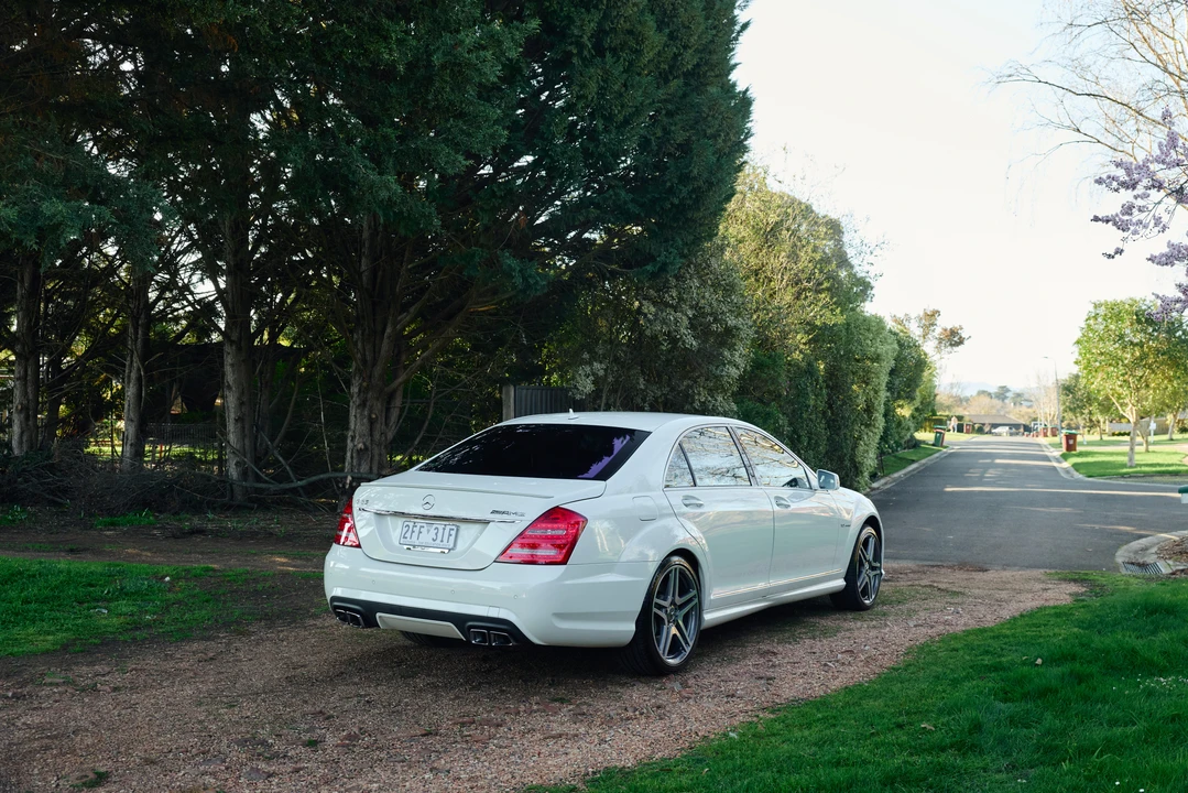 2010 Mercedes-Benz W221 S 63 & S 65 AMG - Image 5 of 31