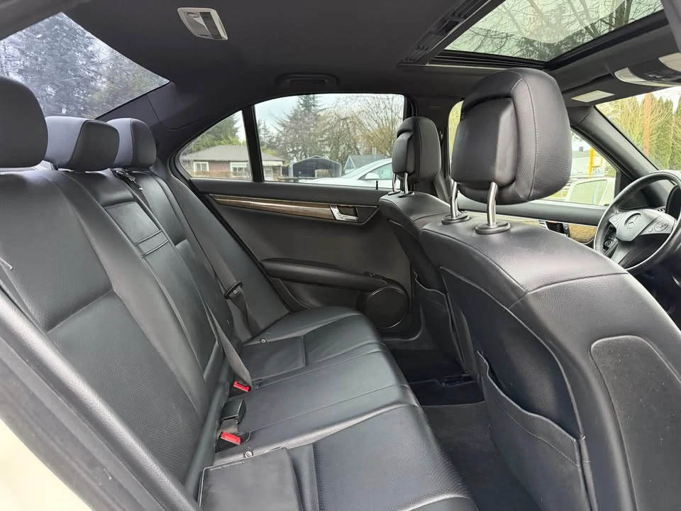 2010 Mercedes-Benz W204 C-Class - Image 12 of 17