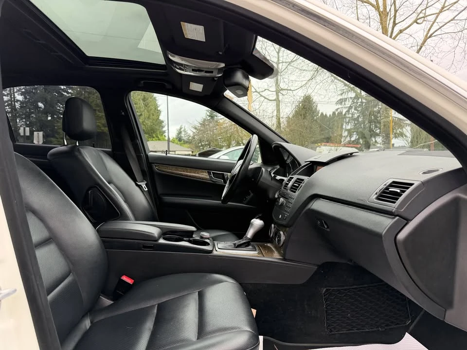 2010 Mercedes-Benz W204 C-Class - Image 10 of 17
