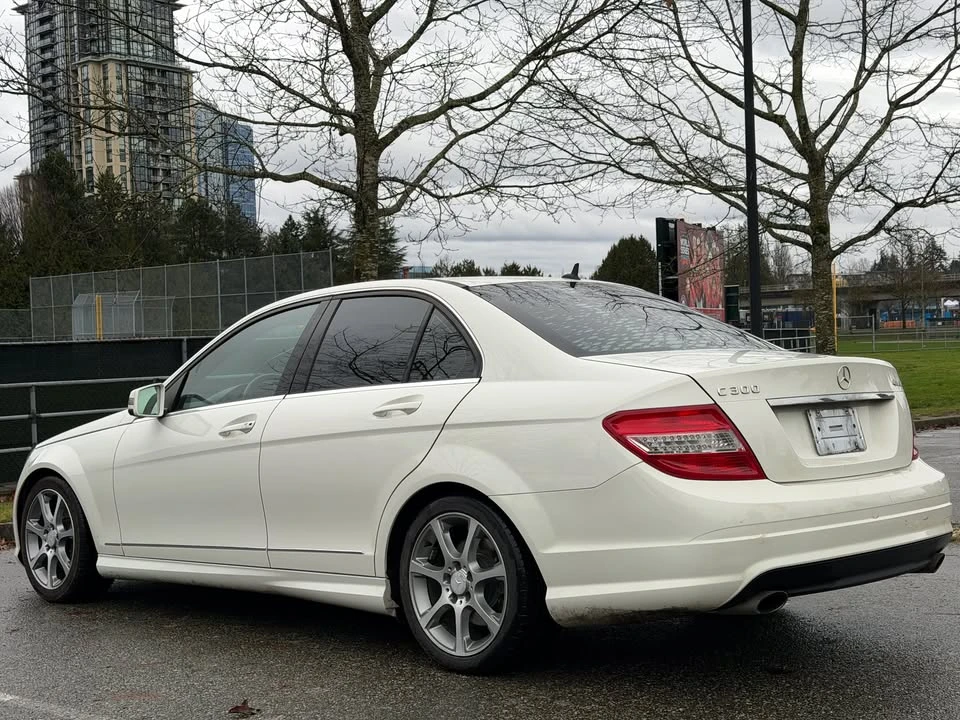 2010 Mercedes-Benz W204 C-Class - Image 15 of 17