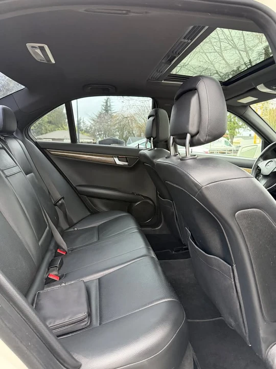 2010 Mercedes-Benz W204 C-Class - Image 11 of 17