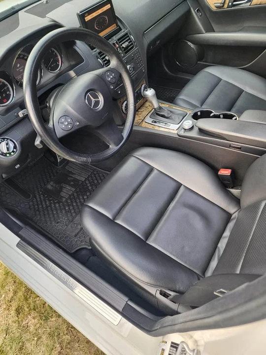 2010 Mercedes-Benz W204 C-Class - Image 9 of 19