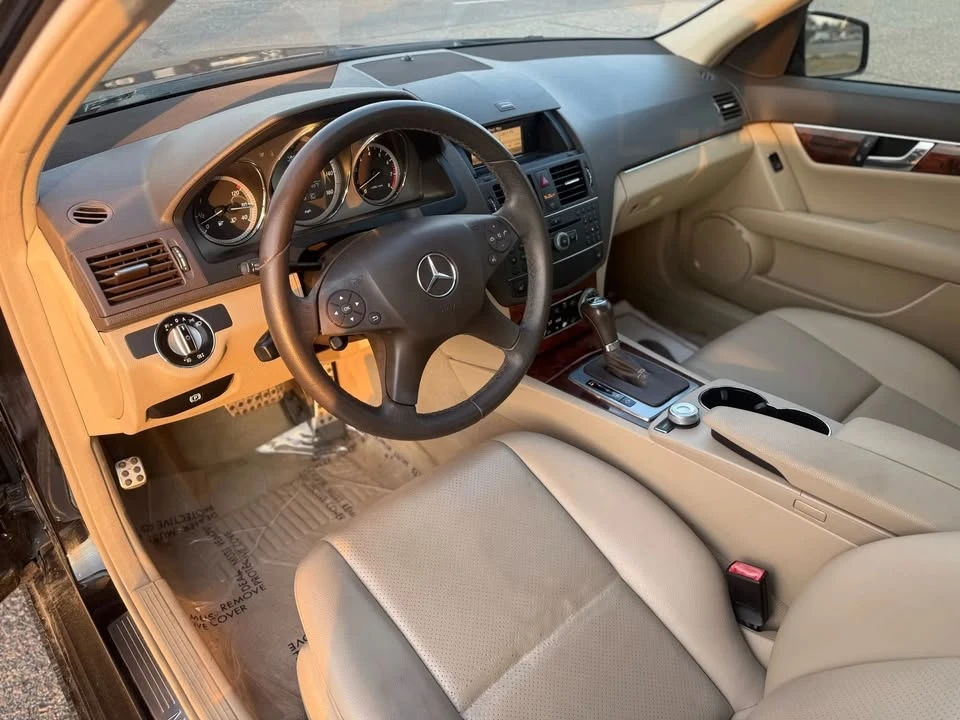 2010 Mercedes-Benz W204 C-Class - Image 8 of 17