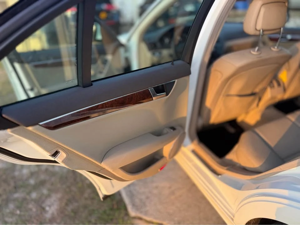2010 Mercedes-Benz W204 C-Class - Image 11 of 12