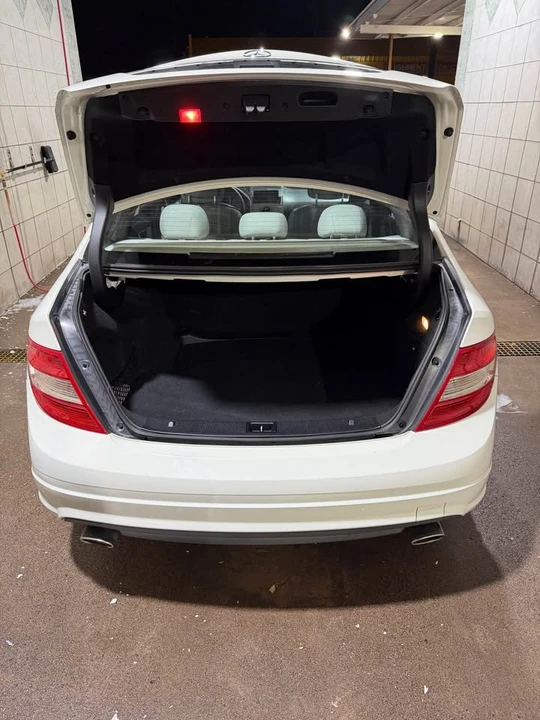 2010 Mercedes-Benz W204 C-Class - Image 4 of 11