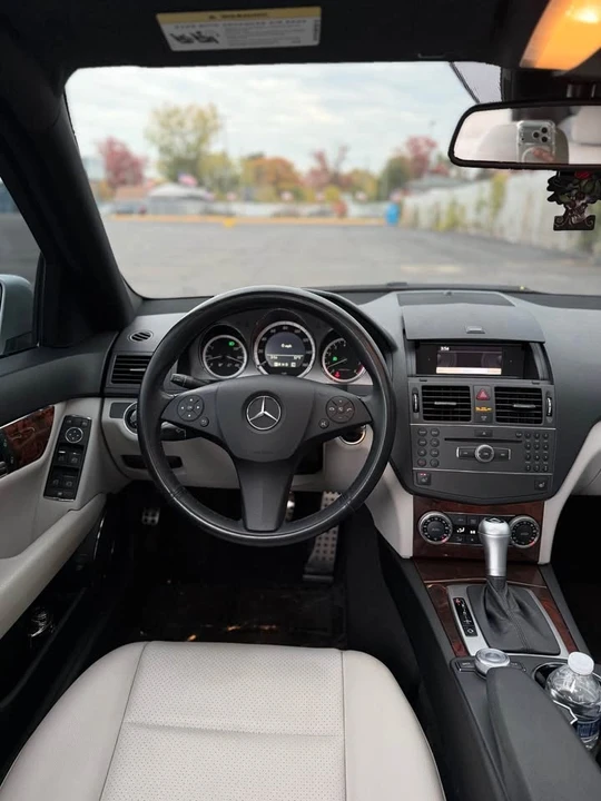 2010 Mercedes-Benz W204 C-Class - Image 11 of 18
