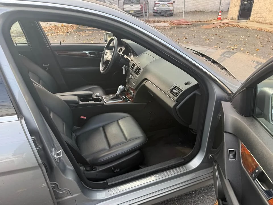 2010 Mercedes-Benz W204 C-Class - Image 7 of 11