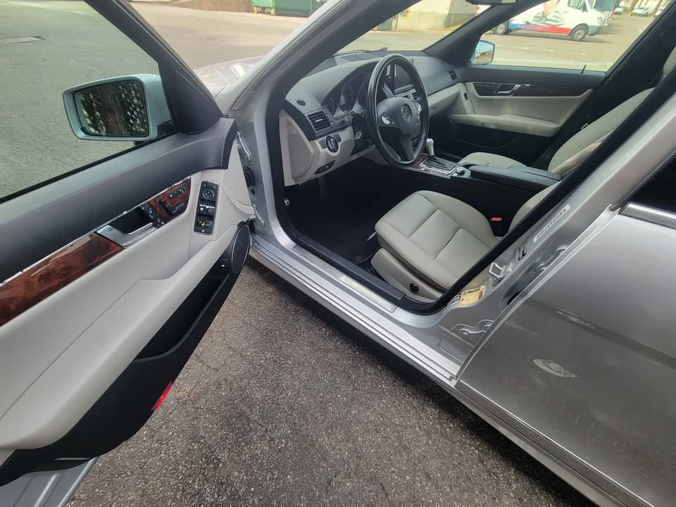 2010 Mercedes-Benz W204 C-Class - Image 13 of 17