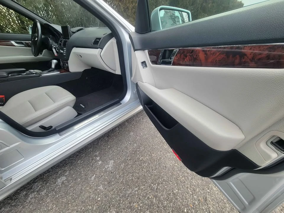 2010 Mercedes-Benz W204 C-Class - Image 14 of 17