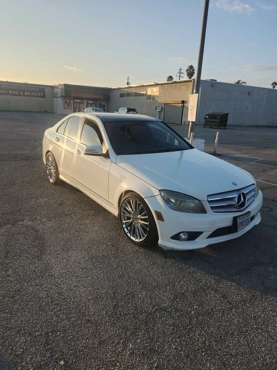2010 Mercedes-Benz W204 C-Class - Image 2 of 14