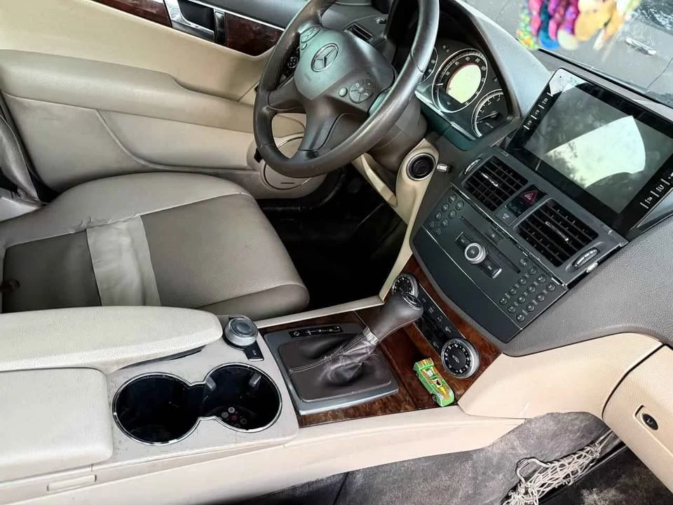 2010 Mercedes-Benz W204 C-Class - Image 6 of 14