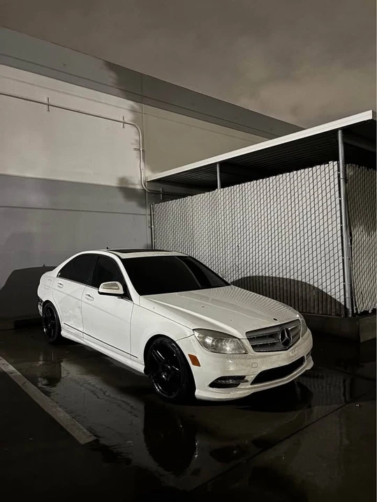 2010 Mercedes-Benz W204 C-Class - Image 2 of 5