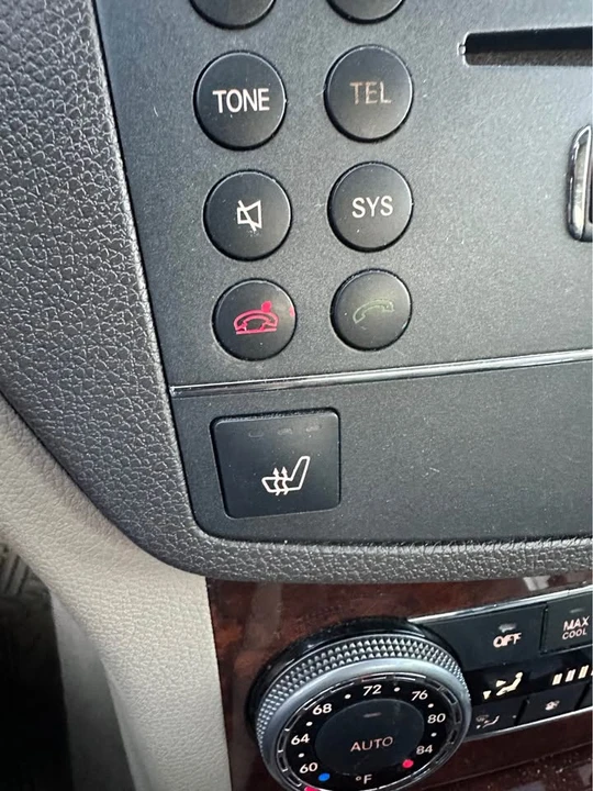 2010 Mercedes-Benz W204 C-Class - Image 7 of 8
