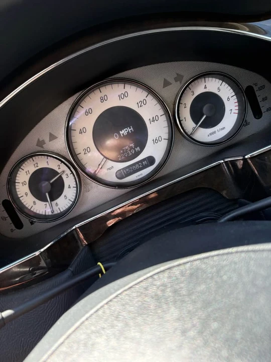 2010 Mercedes-Benz C219 CLS-Class - Image 5 of 11