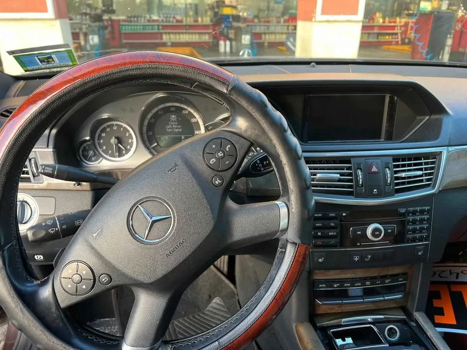 2010 Mercedes-Benz W212 E-Class - Image 9 of 10