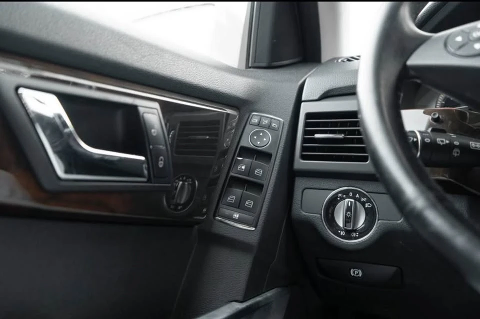 2010 Mercedes-Benz GLK-Class - Image 11 of 12