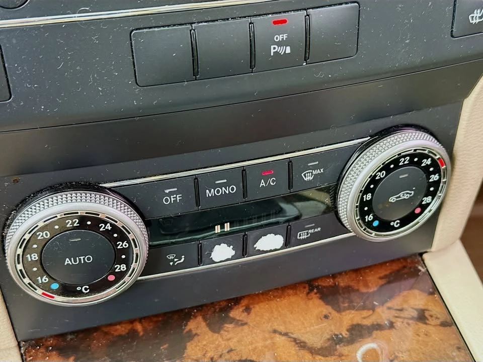 2010 Mercedes-Benz GLK-Class - Image 10 of 14